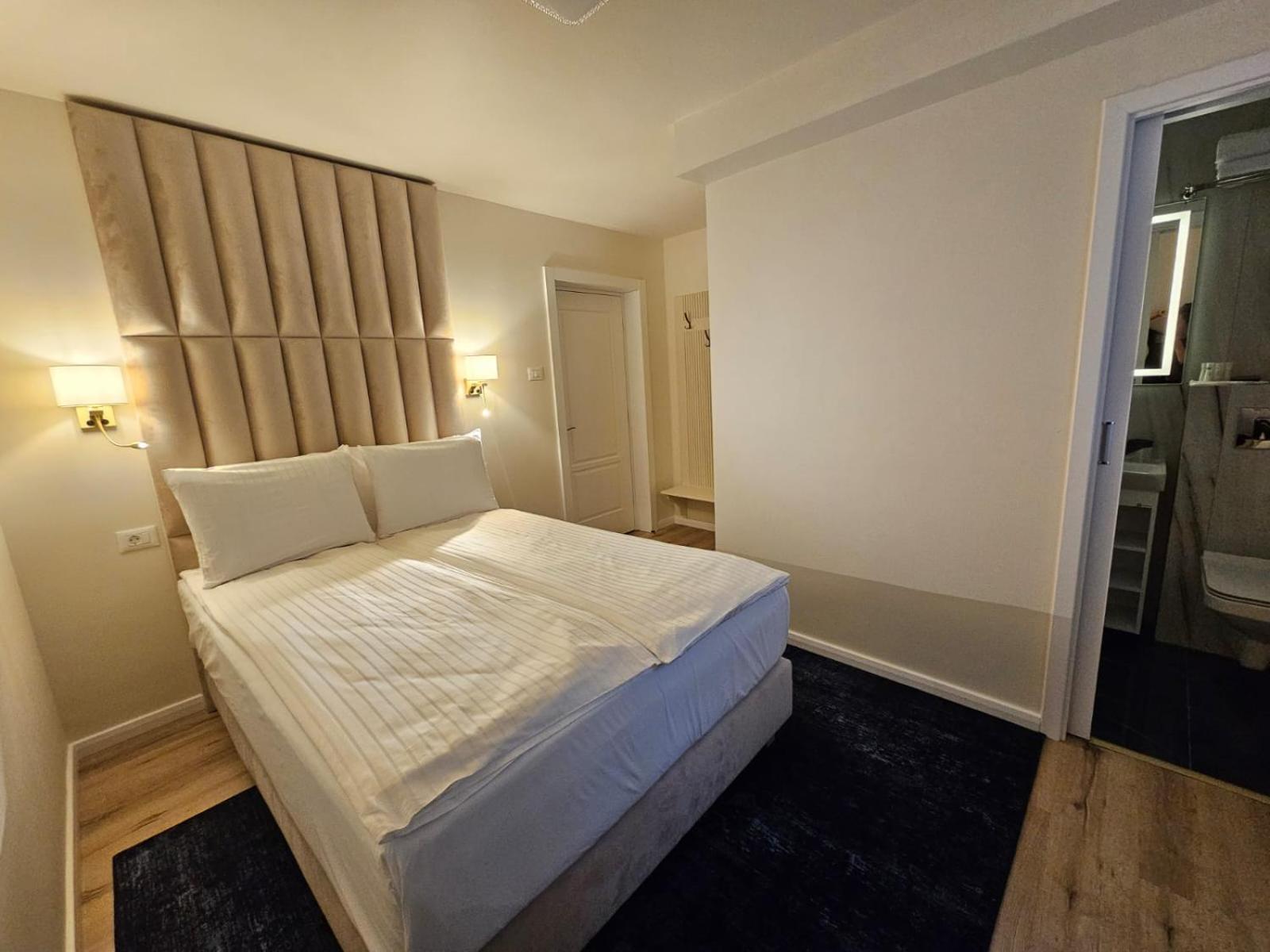 Hotel Queen Râmnicu Vâlcea Eksteriør bilde