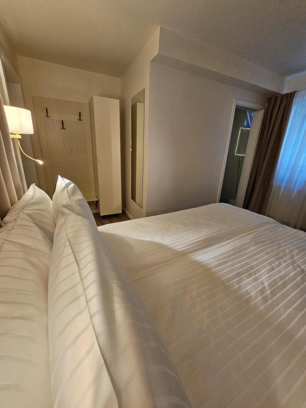 Hotel Queen Râmnicu Vâlcea Eksteriør bilde