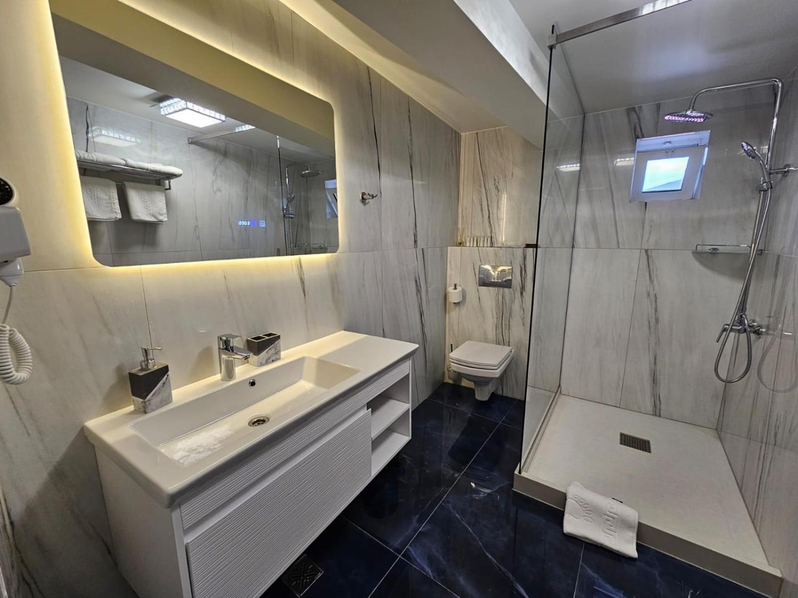 Hotel Queen Râmnicu Vâlcea Eksteriør bilde