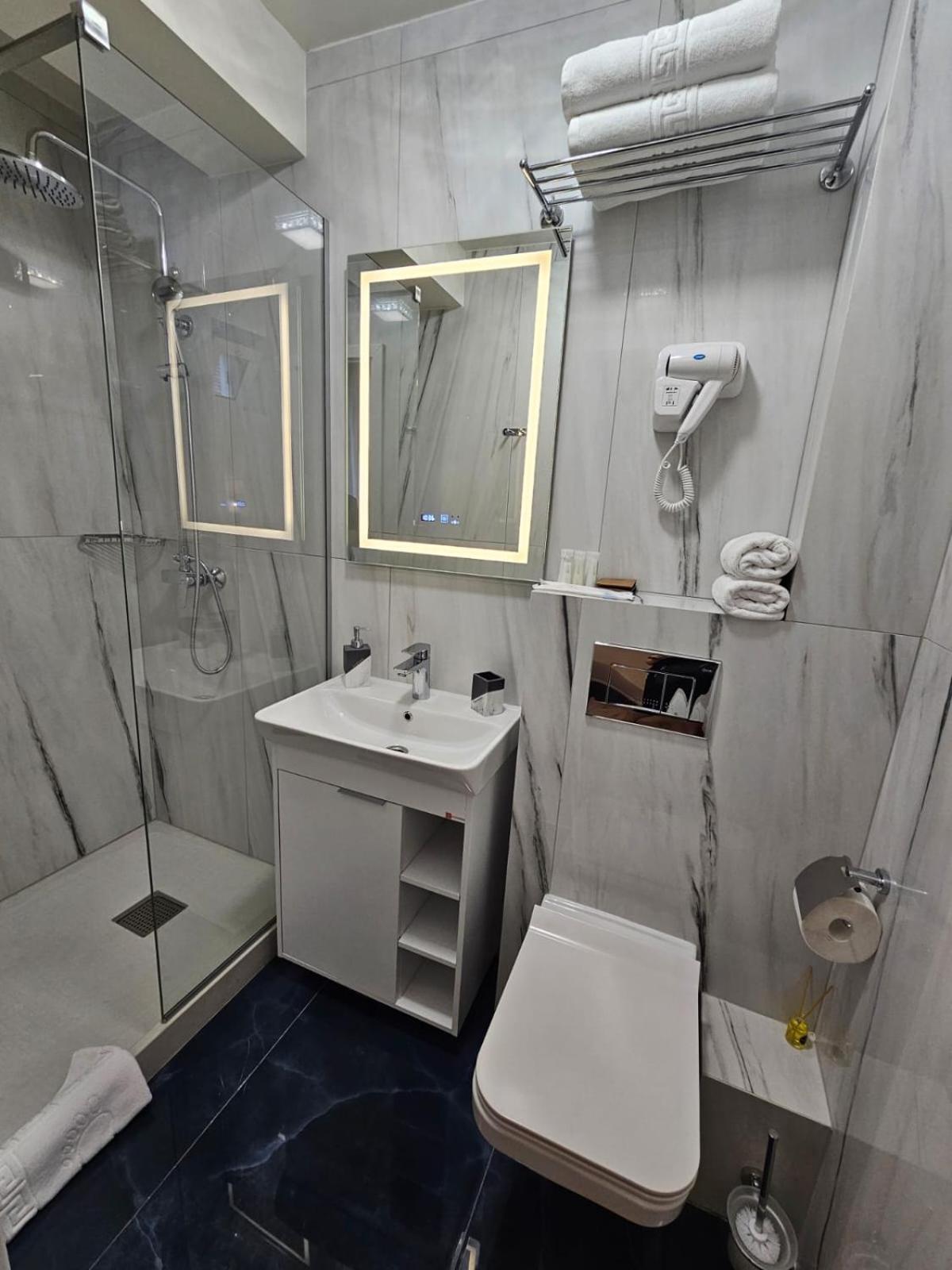 Hotel Queen Râmnicu Vâlcea Eksteriør bilde